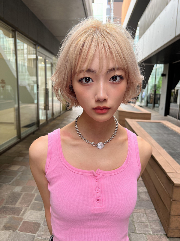 金髪　ショートボブ
