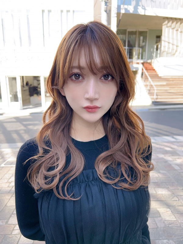 オレンジベージュ　波ウェーブ　韓国風顔まわりカット　レイヤーカット　ロングヘア　ミルクティーベージュ