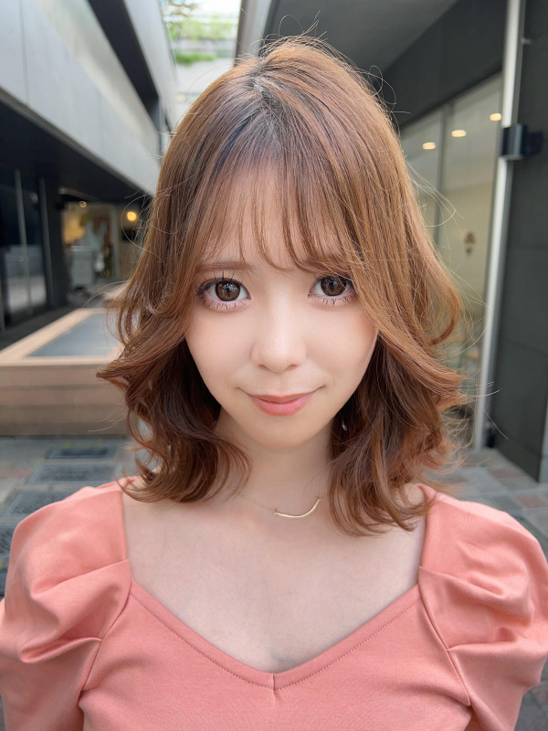 ウルフカット　ふんわりミディアム　ベージュカラー　顔まわりカット　