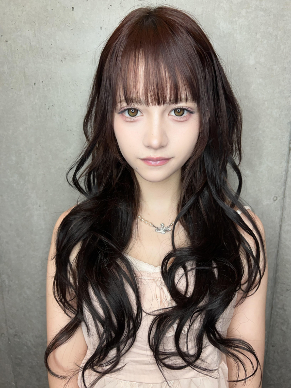 ロングヘアー　アッシュベージュ　ぱっつん前髪