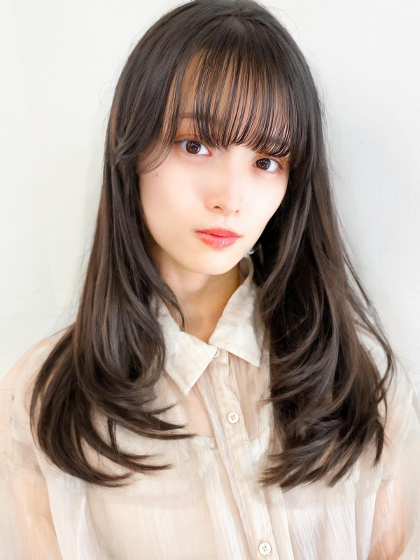 シースルーバングレイヤーカット透明感カラー