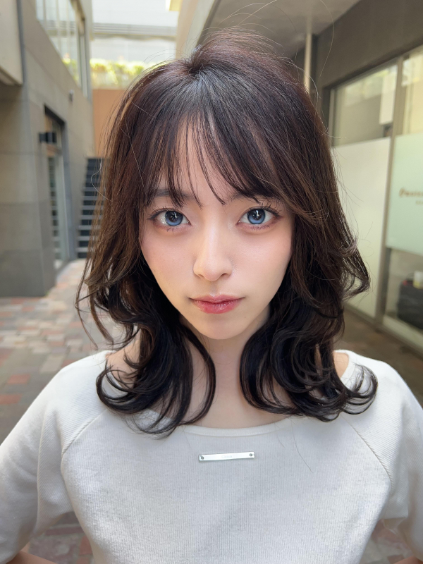 外ハネミディアム　くびれレイヤー　ショコラブラウン