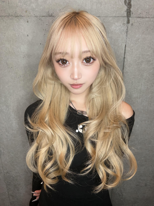 金髪　レイヤー　くびれレイヤー　ワンホンヘアー