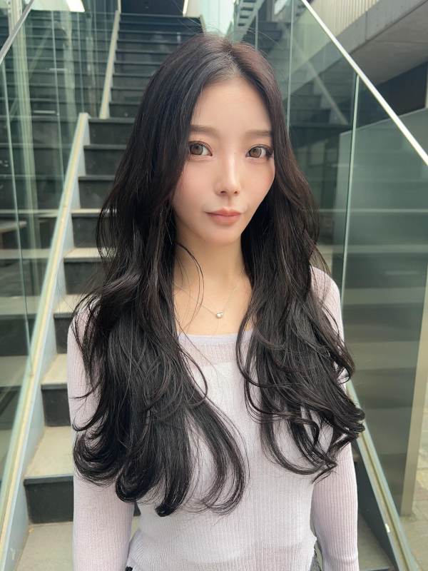 ワンホンヘアー　ロング　くびれレイヤー　黒髪