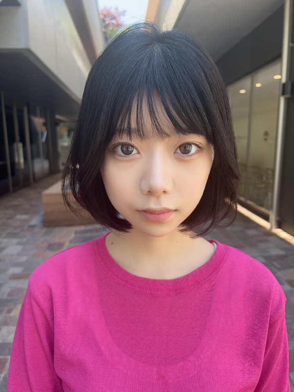 前下がりボブ　ミニボブ　黒髪