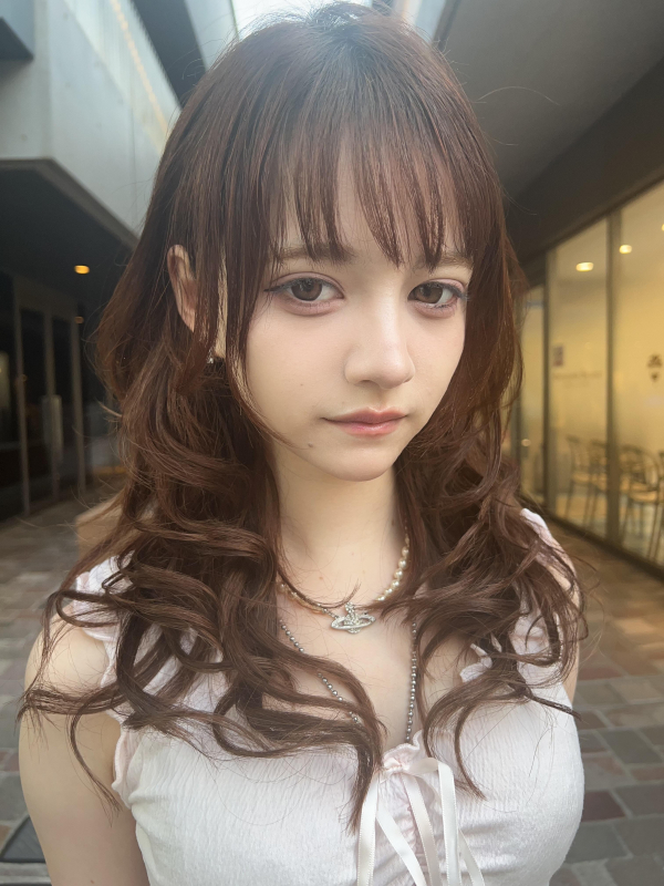 セミロングレイヤー　くびれレイヤー　アッシュベージュ