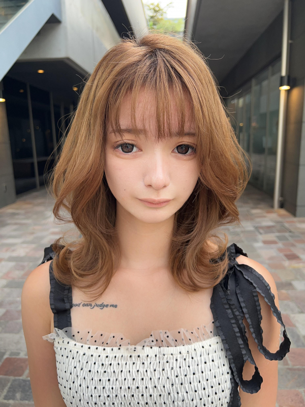 くびれヘアー　レイヤーカット　マロンベージュ　外はねミディアム