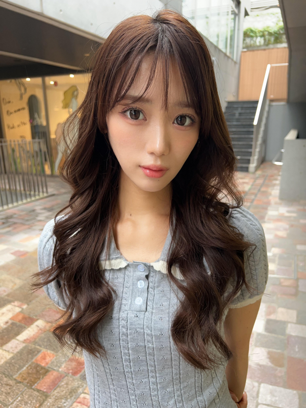 アッシュベージュ　くびれヘアー　レイヤーカット　シースルーバング