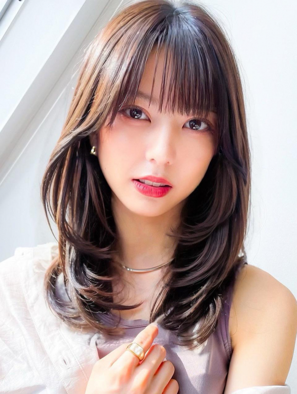 艶感前髪ワンカールサイドバングくびれ丸みヘア美髪大人美人