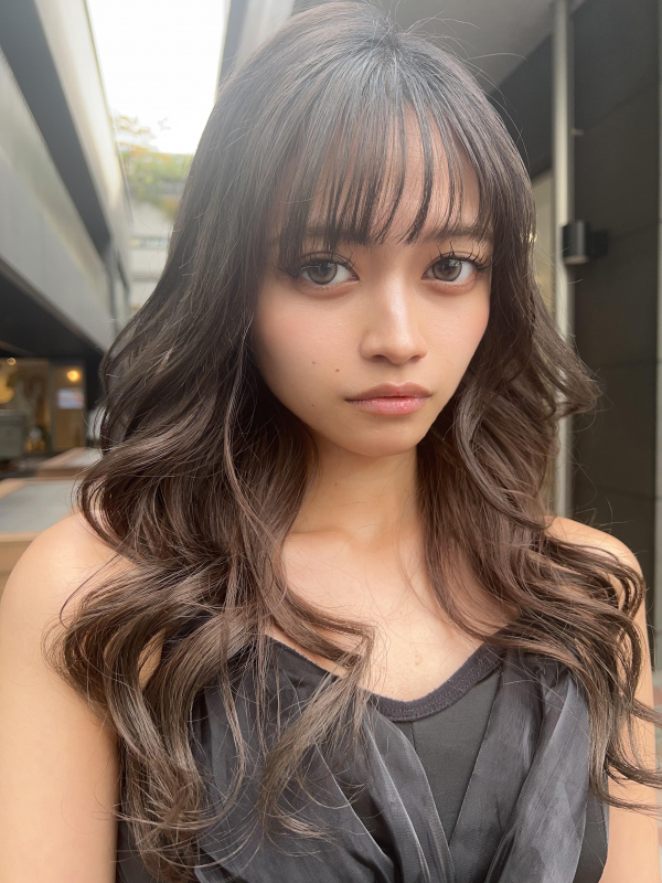 レイヤーカット　ヨシンモリ　ミルクティーベージュ　アッシュベージュ