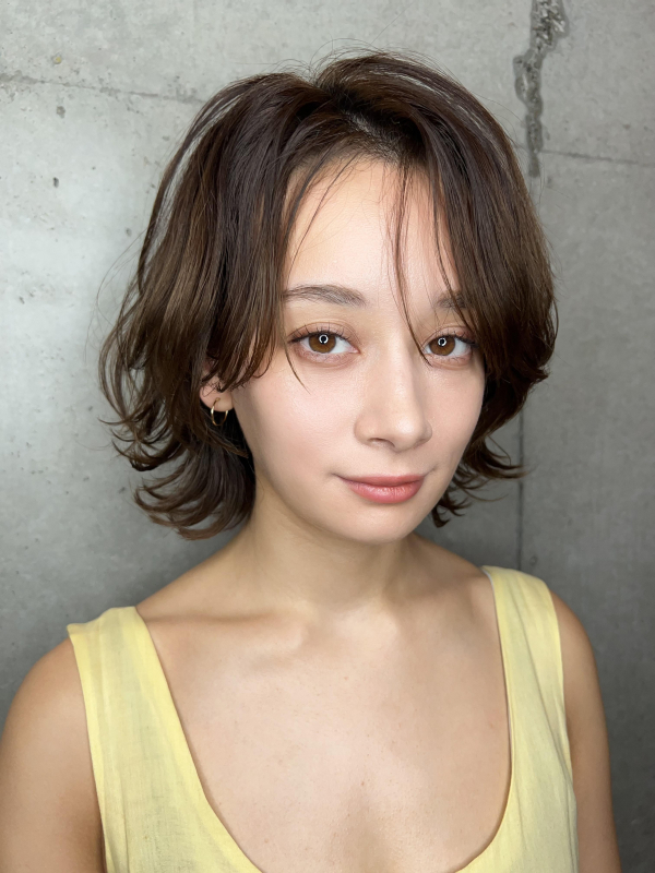 外ハネミディアム　外ハネボブ　レイヤーボブ　オリーブベージュ　アッシュベージュ