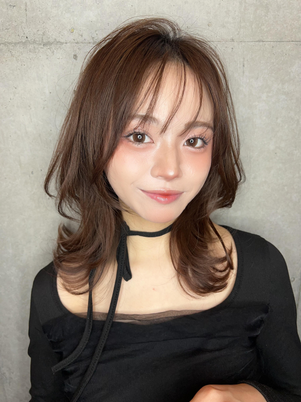 #外ハネミディアム#レイヤーカット#アッシュベージュ#シースルーバング