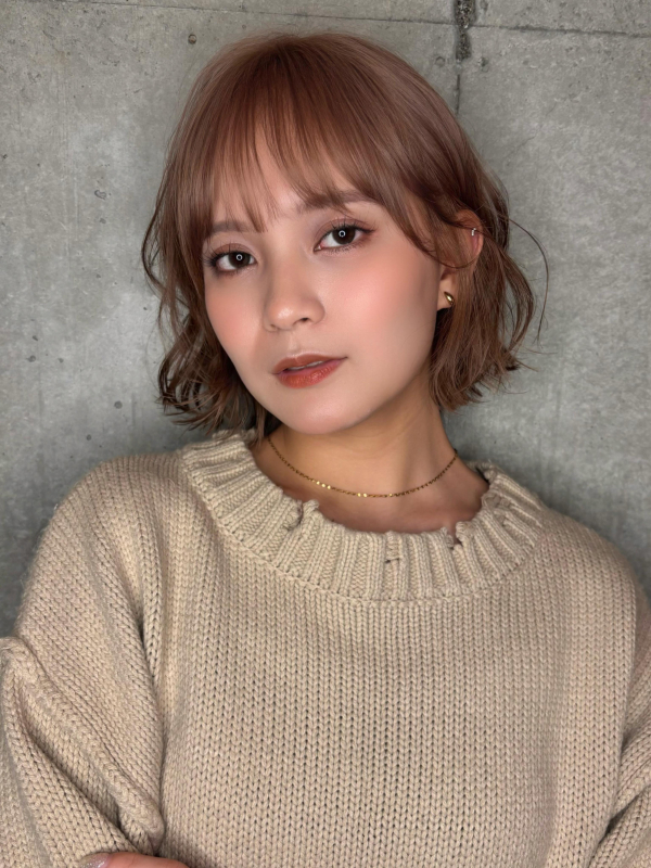 小顔冬カラー愛されショートボブヘーゼルブラウン大人可愛い