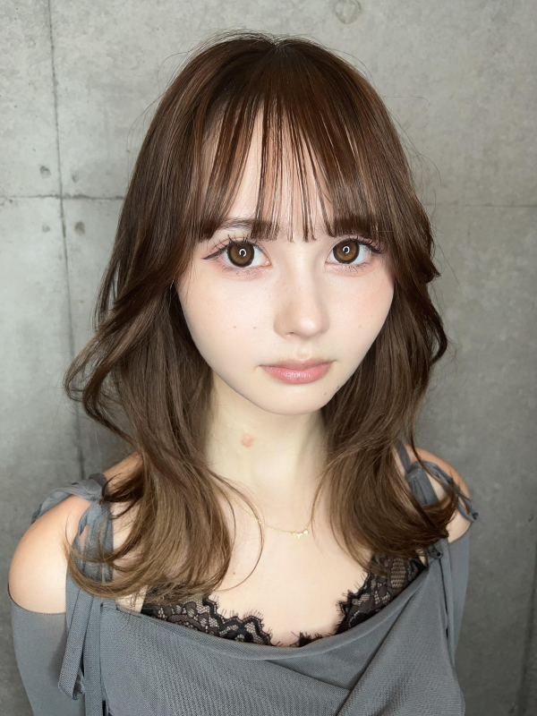 #外ハネミディアム#ミディアムレイヤー#くびれヘア #ミルクティーベージュ#アッシュベージュ