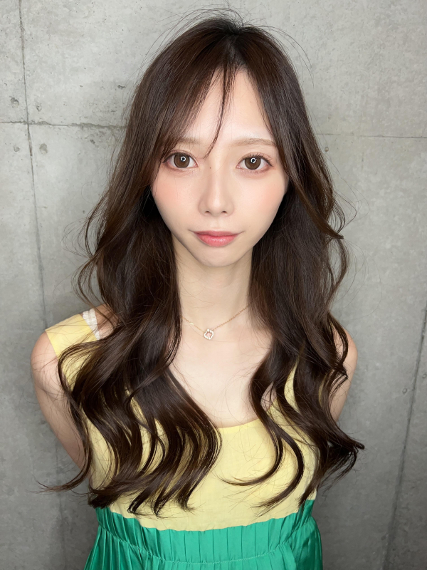 ハッシュカット　　レイヤーカット　くびれヘアー　オリーブベージュ