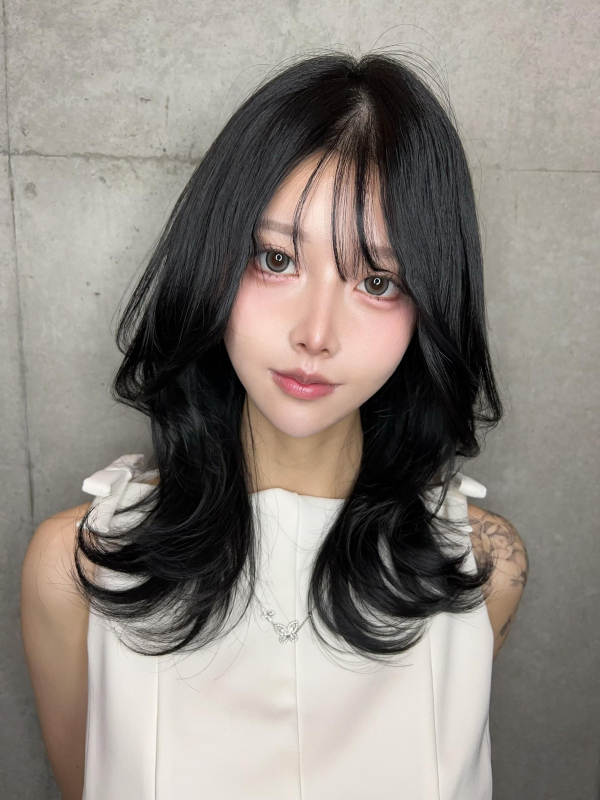 #ハッシュカット #レイヤーカット #くびれヘア #黒髪 #外ハネミディアム